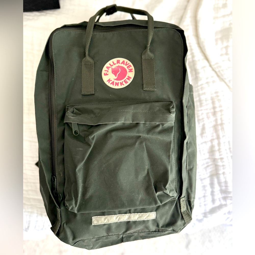 Fjallraven Classic Kånken olive Backpack with padded 17” laptop compartment